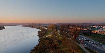 Promenāde pie Daugavpils cietokšņa