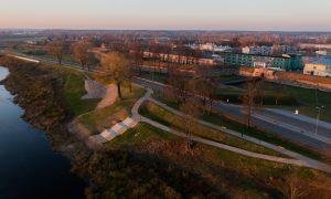 Promenāde pie Daugavpils cietokšņa