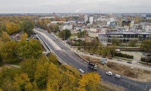 1. vieta. Inženierbūve - pārbūve. Satiksmes pārvads pār dzelzceļu pie Brasas stacijas Rīgā. Pasūtītājs RD Ārtelpas un mobilitātes departaments. Projekts PS TILTPROJEKTS, SKA PROJEKTS UN VERTEX PROJEKTI. Būvnieks PA CP – Rīgas tilti. Būvuzraudzība PA KBL&ISL.
